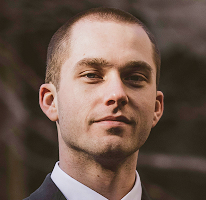 Porträt von Thomas Whitfield, Analyst im Trading-Bereich und Experte für den Kryptomarkt
